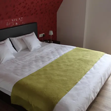 ホテル Feriendomizil Am Lindenplatz 3*