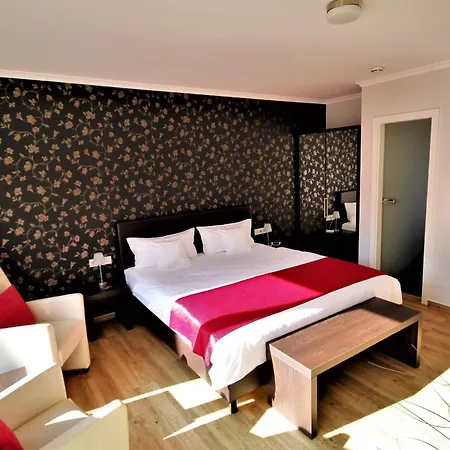 ホテル Feriendomizil Am Lindenplatz 3*