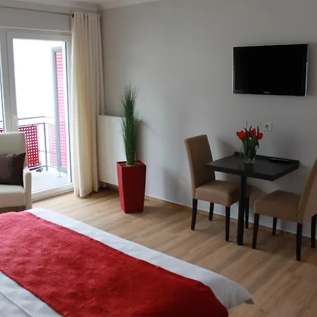 ホテル Feriendomizil Am Lindenplatz ブライ