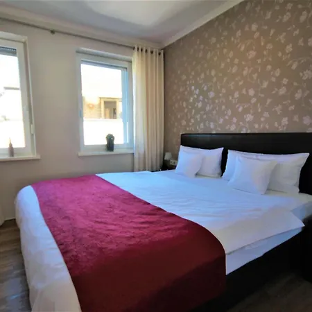 Feriendomizil Am Lindenplatz ホテル 3*