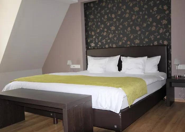 Hotel Feriendomizil Am Lindenplatz Bullay