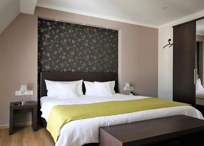 Hotel Feriendomizil Am Lindenplatz 3*